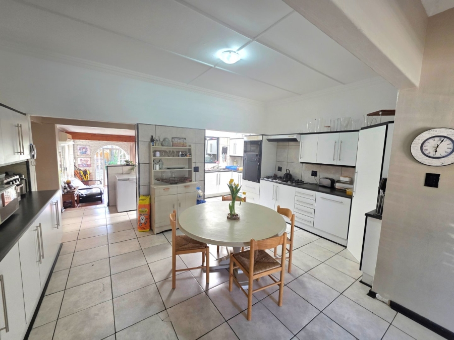 5 Bedroom Property for Sale in Jordania Free State
